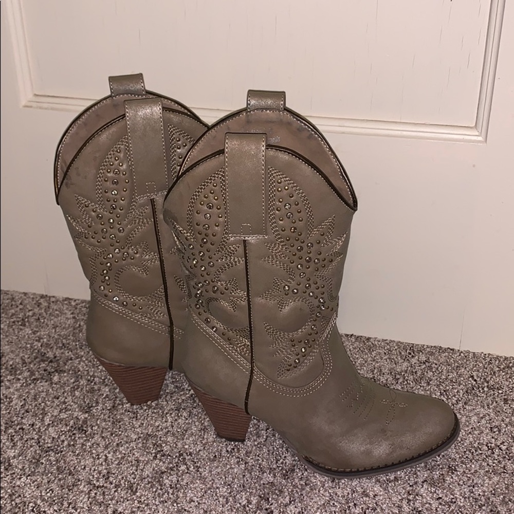 Very Volatile Boots